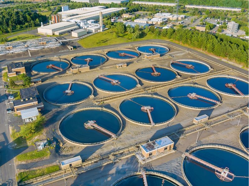 Tratamento de Efluentes Industriais: Como Funciona e Por que é Essencial para a Sustentabilidade